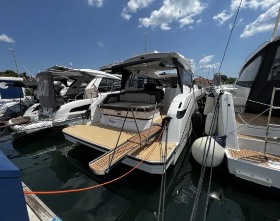 charter biograd