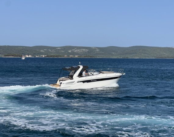 Bavaria S29 Motorboot – sportliches Design, komfortabler Innenraum und hochwertige Ausstattung für entspannte Bootsfahrten