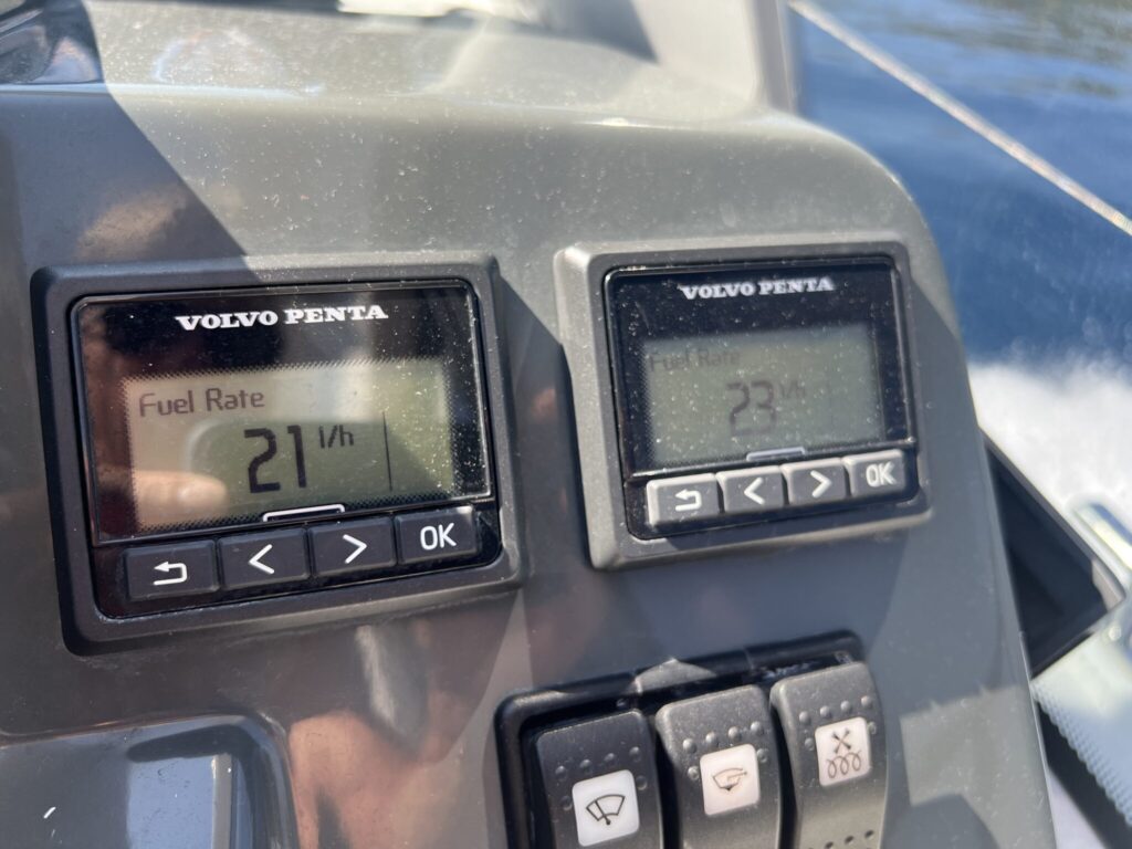 Bavaria S33 Palermo u plovidbi Jadranom tijekom stvarnog testa potrošnje