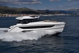 Bavaria SR38 motorni brod charter Hrvatska Jadran