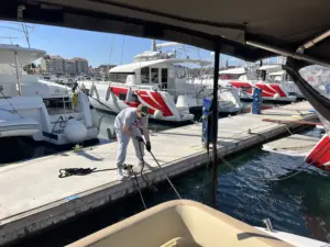 charter sa skiperom biograd upravljanje brodom na moru