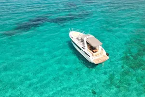 Bavaria S30 motor yacht cruising in the Adriatic Sea