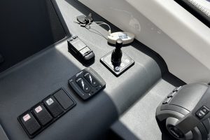 Steering with intuitive joystick control