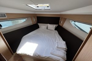 Interior cabin of Bavaria SR36