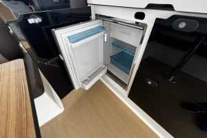 Fully equipped kitchen and spacious saloon - Kitchen and saloon inside Bavaria SR36