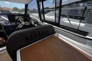 Fully equipped kitchen and spacious saloon - Kitchen and saloon inside Bavaria SR36