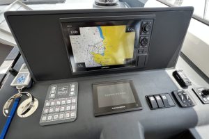 Fully equipped kitchen and spacious saloon - Kitchen and saloon inside Bavaria SR36