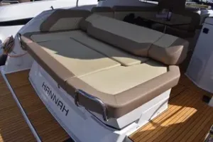 Bavaria SR38 deck layout open space concept