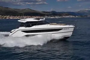 Bavaria SR38 side view modern motor yacht design